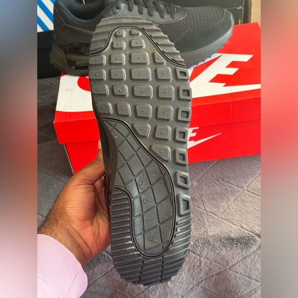 NIKE AIR MAX SYSTM ALL BLACK MEN. SIZE 13 . BRAND NEW IN THE BOX. - Picture 4 of 5